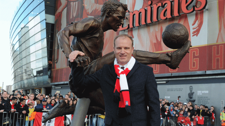 bergkamp statue arsenal
