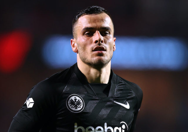 Filip Kostic de l'Eintracht Frankfurt en action lors du match du groupe D de l'UEFA Europa League entre le Royal Antwerp FC et l'Eintracht Frankfurt.