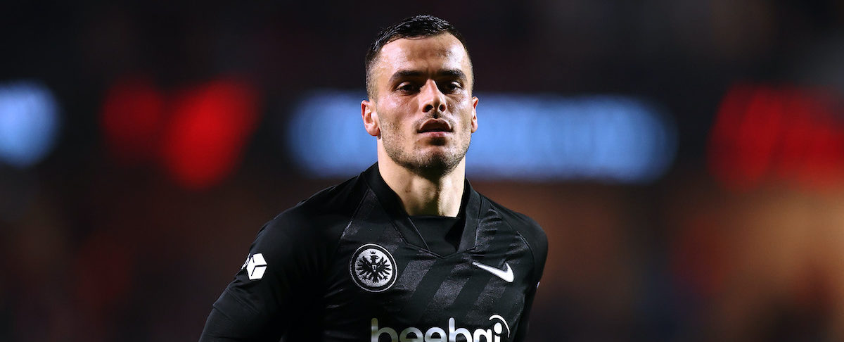 Filip Kostic de l'Eintracht Frankfurt en action lors du match du groupe D de l'UEFA Europa League entre le Royal Antwerp FC et l'Eintracht Frankfurt.