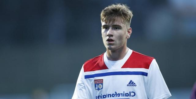 Titouan Thomas avec le maillot de l'Olympique Lyonnais