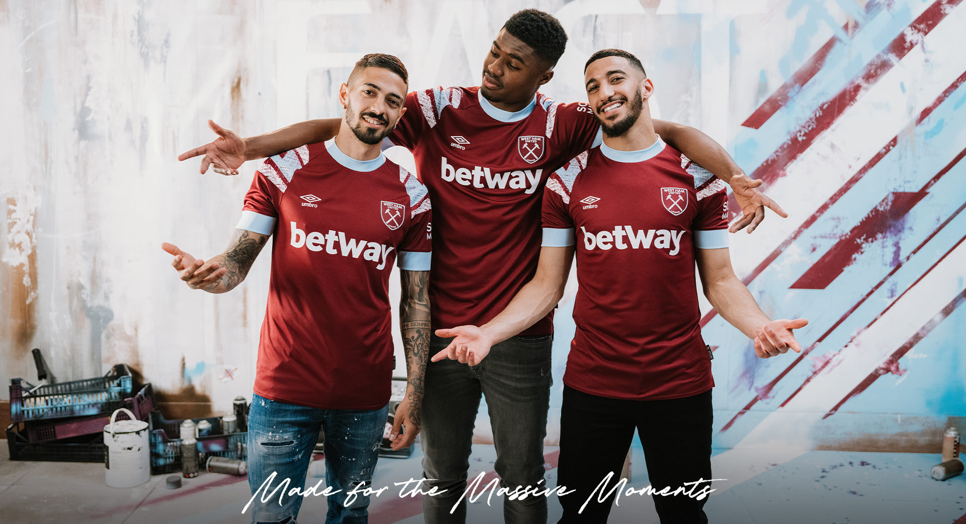 présentation du nouveau maillot de West Ham pour la saison 2022 2023