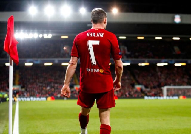 Milner au corner lors d'un match avec Liverpool