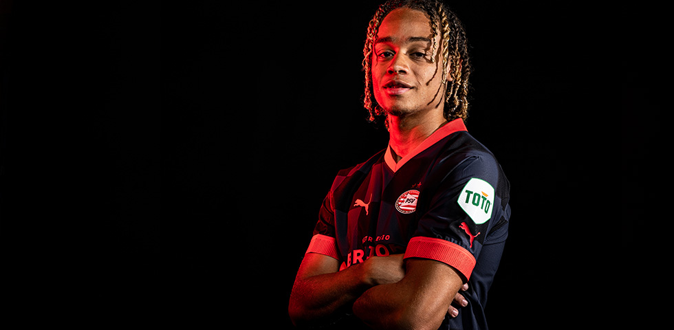 Xavi Simons avec le maillot du PSV Eindhoven