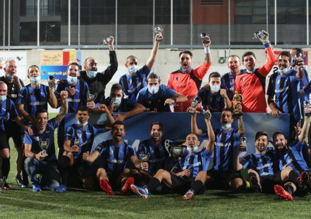 les joueurs de Escaldes célèbrent le titre