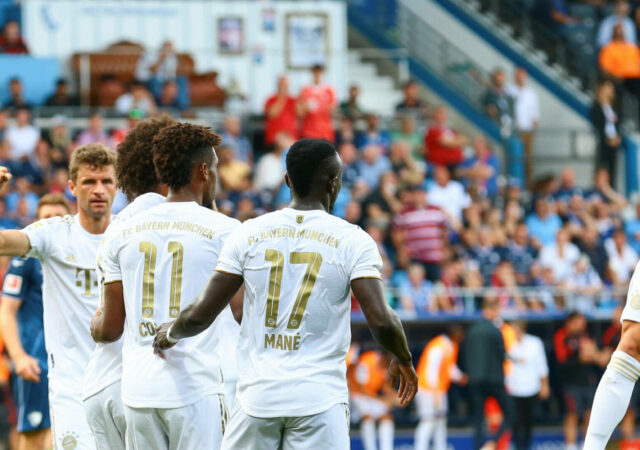 Les joueurs du Bayern Munich célèbrent leur large victoire sur la pelouse de Bochum (0-7)