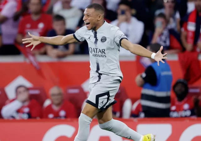 Kylian Mbappé, triple buteur face au LOSC