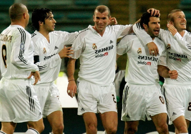 photo des galacticos du real madrid, zidane, raul, figo, ronaldo beckham