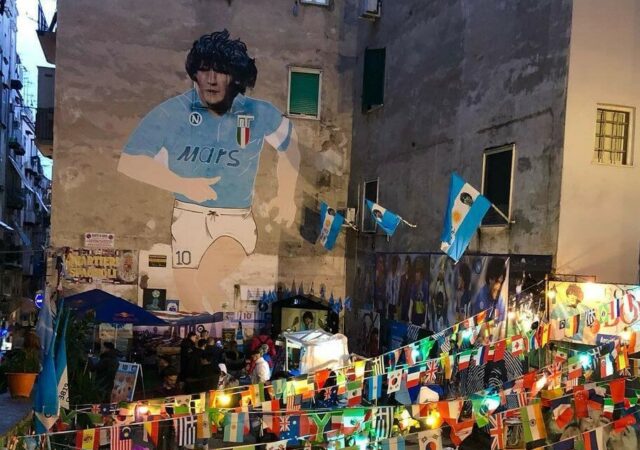 fresque Maradona dans les quartiers espagnols à Naples