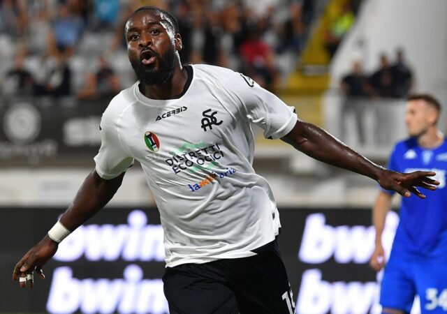 M'Bala Nzola sous les couleurs de Spezia Calcio